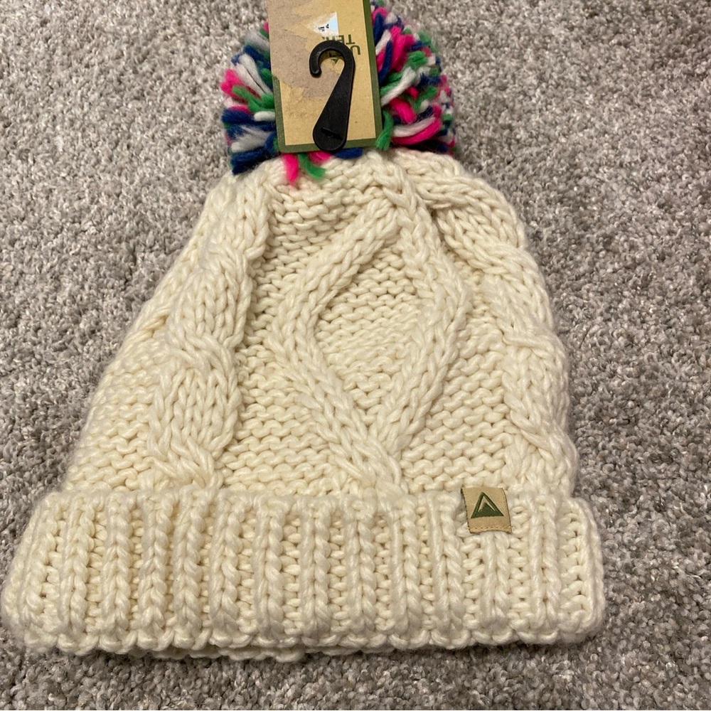 NEW Ultimate Terrain Dani Pom Beanie Hat White NWT Fast Shipping Womens Winter